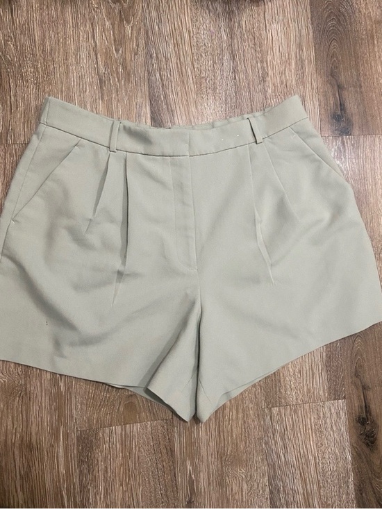 Abercrombie & Fitch Pants - Abercrombie& & Fitch High-Rise Pleat Front Women’s Shorts - Light Olive Size 16